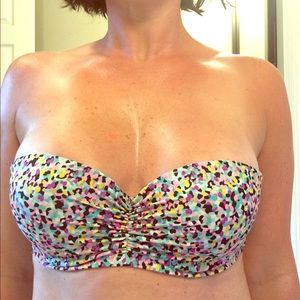 Victoria Secret bikini top. 36C or size 4/6.
